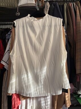 SHEIN Cream Wave-Texture Sleeveless Tank